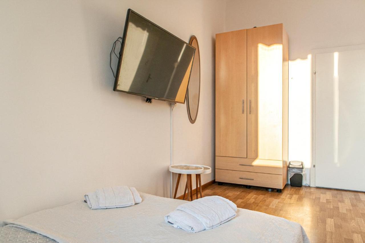 Pensión Joyful 2br Shared Near Millenium Tower & Danube River *