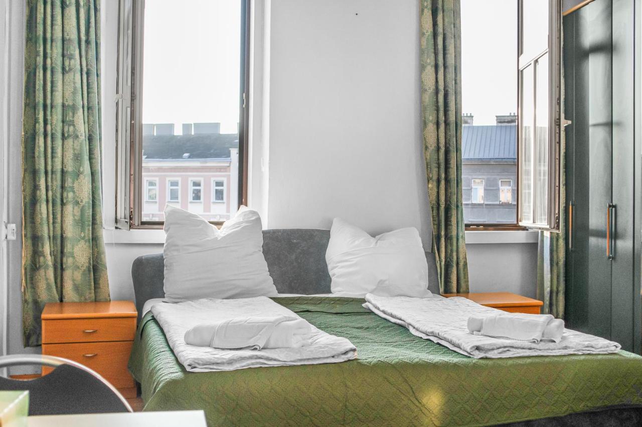 Pensión Joyful 2br Shared Near Millenium Tower & Danube River