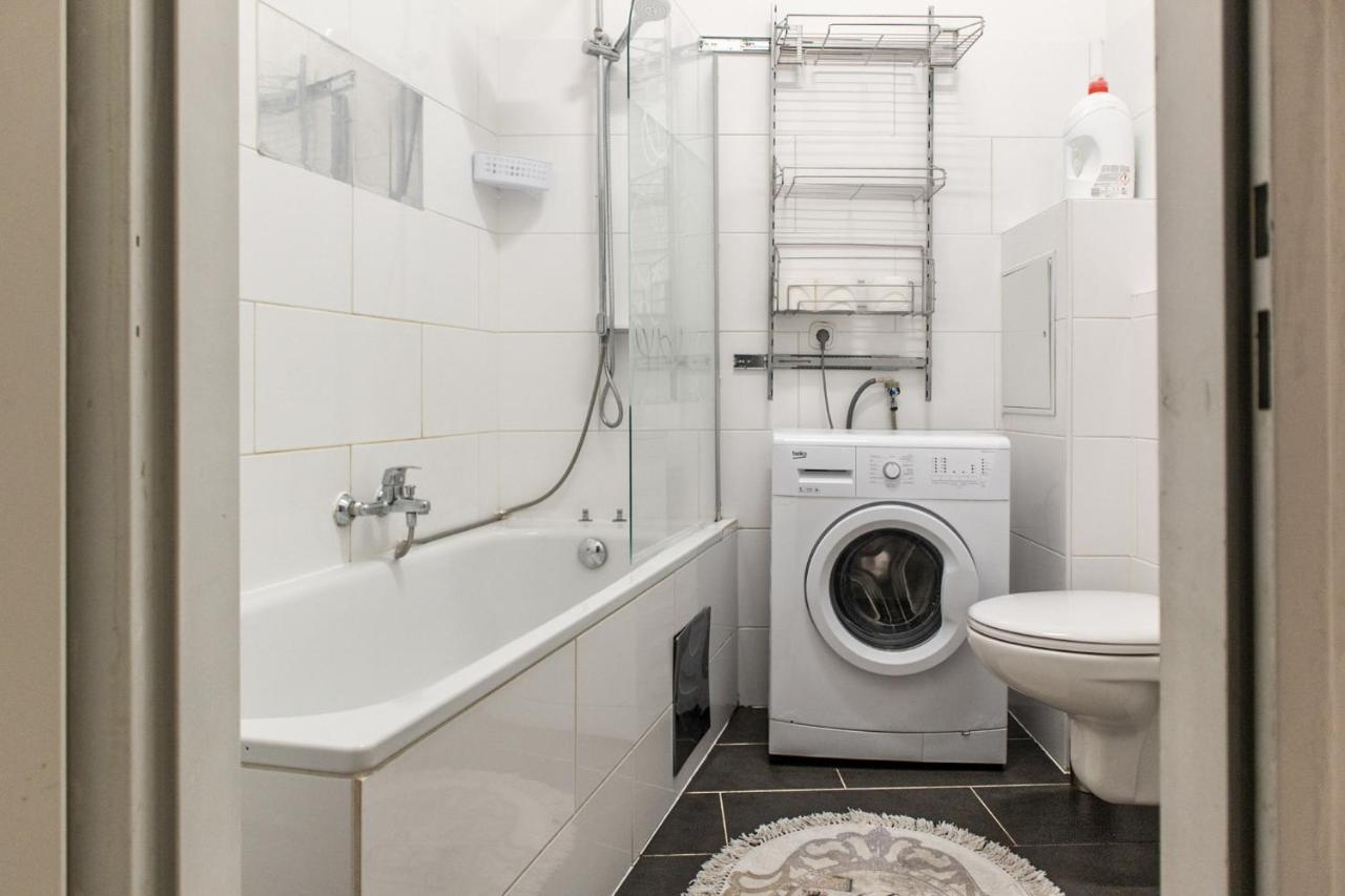 Pensión Joyful 2br Shared Near Millenium Tower & Danube River Viena